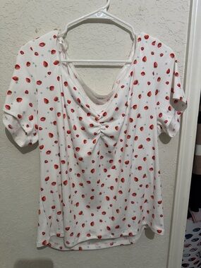 Short Sleeve White Strawberry-Print Tee with Ruched Neckline